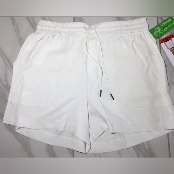 Kersh Women White adjustable Waist Short Size S Waist 15 - Picture 2 of 6